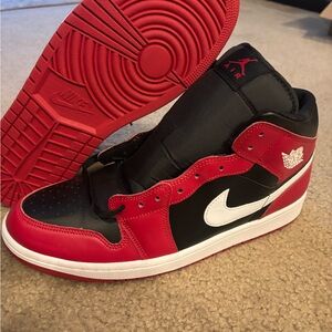 Air Jordan 1 Mid - Gym Red RARE 12.5 size